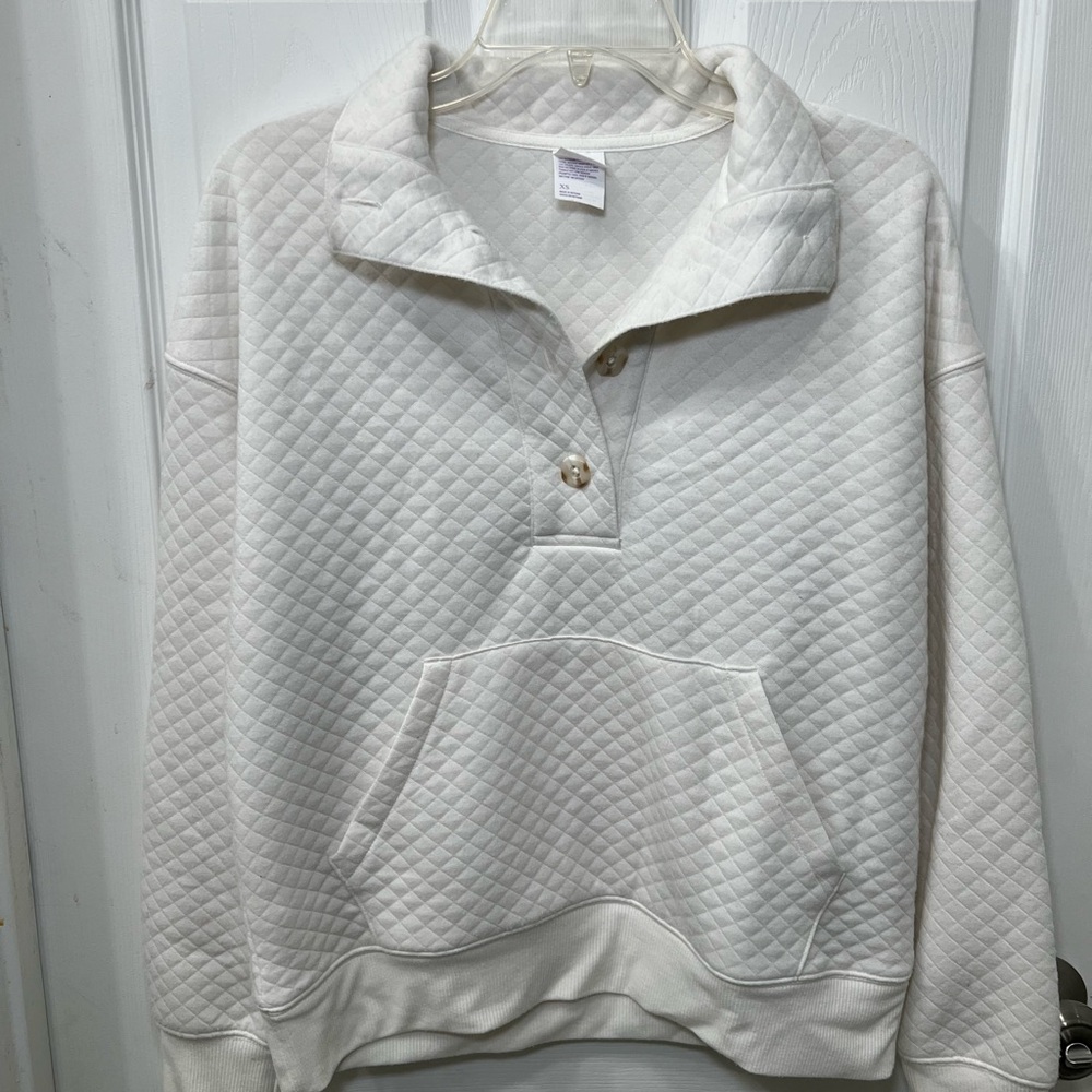 White/Cream Quilted Pullover Half Button